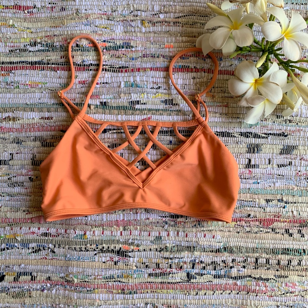 Issa de Mar salmon top